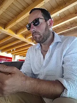 Snapshot of BrunJulienMetis chatting on 6, 4, 2026 BrunJulienMetis online show from 6, 4, 2026