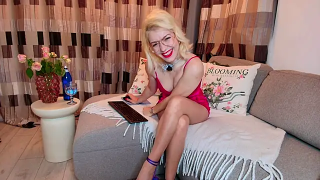 Snapshot of Hellen_TheSoul chatting on 24, 4, 2026 Hellen TheSoul online show from 24, 4, 2026