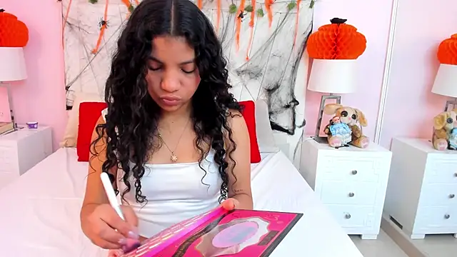 Snapshot of LittleeStar chatting on 4, 10, 2025 LittleeStar online show from 4, 10, 2025