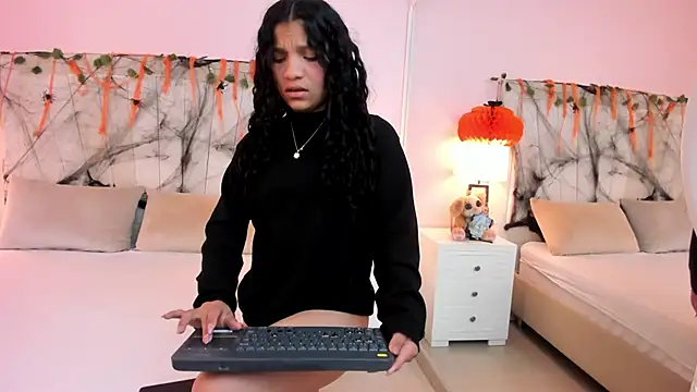 Snapshot of LittleeStar chatting on 6, 10, 2025 LittleeStar online show from 6, 10, 2025