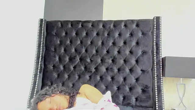 Snapshot of LittleeStar chatting on 8, 10, 2025 LittleeStar online show from 8, 10, 2025