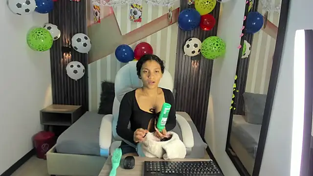 Snapshot of LittleeStar chatting on 23, 6, 2026 LittleeStar online show from 23, 6, 2026