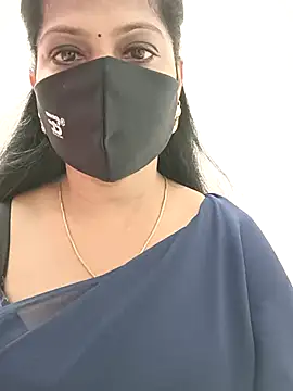 Snapshot of shivani27 chatting on 12, 10, 2025 shivani27 online show from 12, 10, 2025