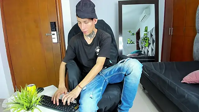 Snapshot of Davide_444 chatting on 7, 10, 2025 Davide 444 online show from 7, 10, 2025