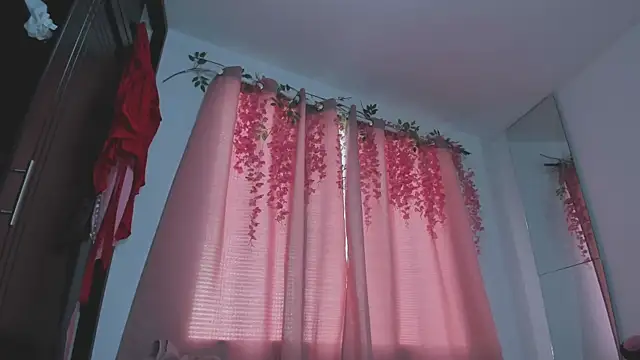 Snapshot of lanastone86 chatting on 26, 11, 2025 lanastone86 online show from 26, 11, 2025