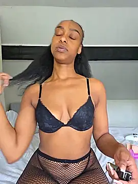 Snapshot of Hazel_Dollxx chatting on 5, 6, 2026 Hazel Dollxx online show from 5, 6, 2026
