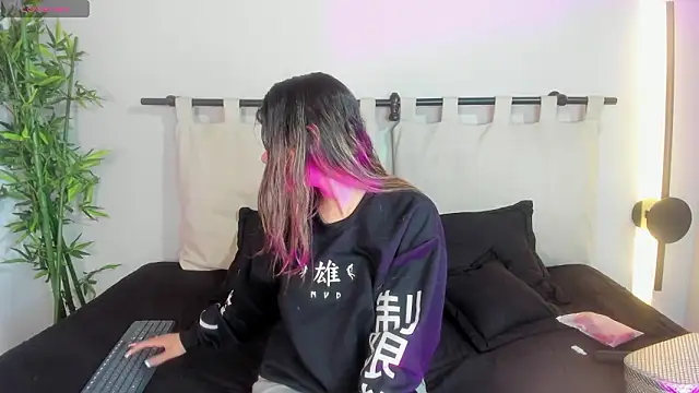 Snapshot of Rachell_criss chatting on 10, 3, 2026 Rachell criss online show from 10, 3, 2026