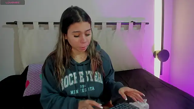 Snapshot of Rachell_criss chatting on 11, 3, 2026 Rachell criss online show from 11, 3, 2026