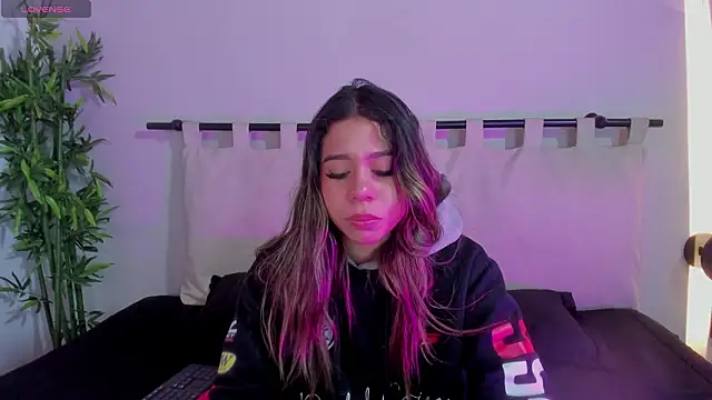 Snapshot of Rachell_criss chatting on 12, 3, 2026 Rachell criss online show from 12, 3, 2026