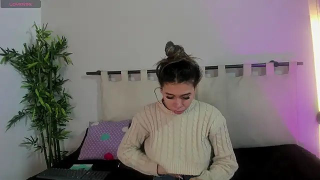 Snapshot of Rachell_criss chatting on 14, 3, 2026 Rachell criss online show from 14, 3, 2026