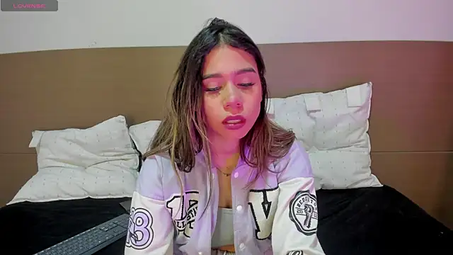 Snapshot of Rachell_criss chatting on 9, 4, 2026 Rachell criss online show from 9, 4, 2026