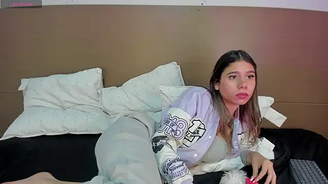 Snapshot of Rachell_criss chatting on 9, 4, 2026 Rachell criss online show from 9, 4, 2026