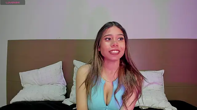 Snapshot of Rachell_criss chatting on 11, 4, 2026 Rachell criss online show from 11, 4, 2026