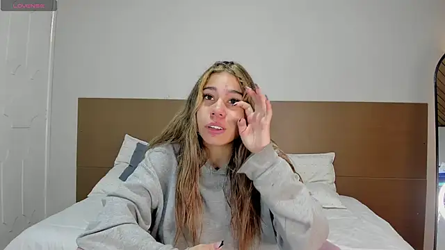 Snapshot of Rachell_criss chatting on 13, 5, 2026 Rachell criss online show from 13, 5, 2026