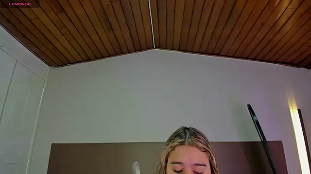 Snapshot of Rachell_criss chatting on 15, 5, 2026 Rachell criss online show from 15, 5, 2026
