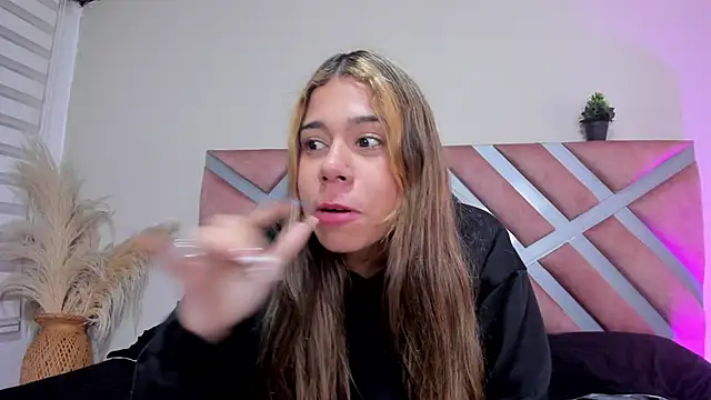 Snapshot of Rachell_criss chatting on 2, 6, 2026 Rachell criss online show from 2, 6, 2026