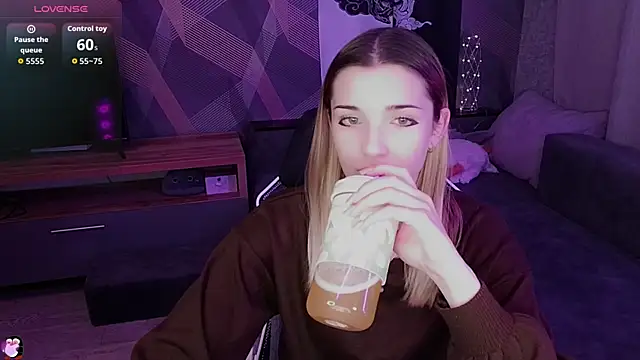 Sandy Belle online show from 4, 12, 2025