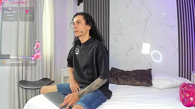 Snapshot of JackAndRosse_ chatting on 16, 12, 2025 JackAndRosse online show from 16, 12, 2025