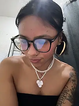Snapshot of Nia_Desire chatting on 19, 12, 2025 Nia Desire online show from 19, 12, 2025