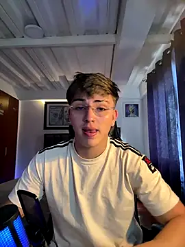 Snapshot of Justin_trevor1 chatting on 4, 10, 2025 Justin trevor1 online show from 4, 10, 2025