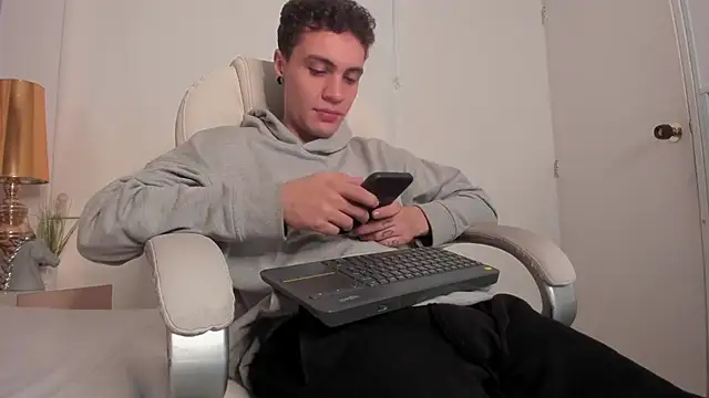 Snapshot of dark_sun302 chatting on 9, 9, 2025 dark sun302 online show from 9, 9, 2025