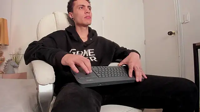 Snapshot of dark_sun302 chatting on 11, 9, 2025 dark sun302 online show from 11, 9, 2025