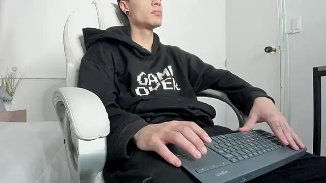 Snapshot of dark_sun302 chatting on 14, 9, 2025 dark sun302 online show from 14, 9, 2025