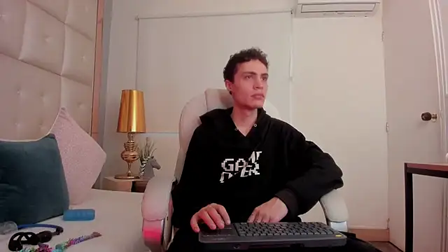 Snapshot of dark_sun302 chatting on 7, 10, 2025 dark sun302 online show from 7, 10, 2025