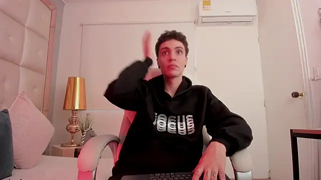 Snapshot of dark_sun302 chatting on 8, 10, 2025 dark sun302 online show from 8, 10, 2025