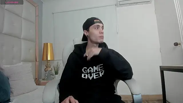 Snapshot of dark_sun302 chatting on 17, 10, 2025 dark sun302 online show from 17, 10, 2025