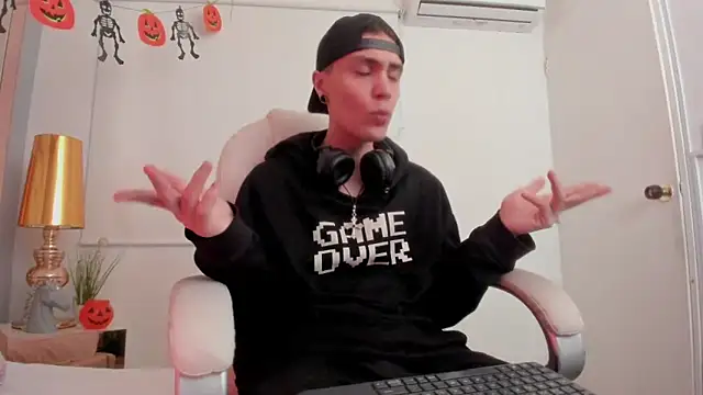 Snapshot of dark_sun302 chatting on 28, 10, 2025 dark sun302 online show from 28, 10, 2025