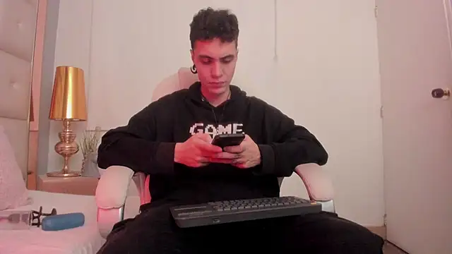 Snapshot of dark_sun302 chatting on 6, 11, 2025 dark sun302 online show from 6, 11, 2025