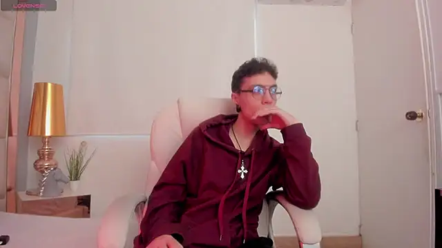 Snapshot of dark_sun302 chatting on 17, 11, 2025 dark sun302 online show from 17, 11, 2025