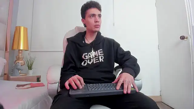 Snapshot of dark_sun302 chatting on 28, 11, 2025 dark sun302 online show from 28, 11, 2025