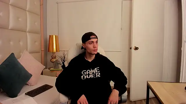 Snapshot of dark_sun302 chatting on 14, 12, 2025 dark sun302 online show from 14, 12, 2025