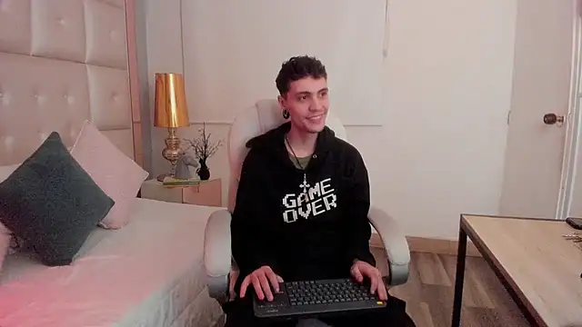 Snapshot of dark_sun302 chatting on 15, 12, 2025 dark sun302 online show from 15, 12, 2025