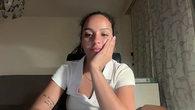 Snapshot of Maia_Park chatting on 16, 5, 2026 Maia Park online show from 16, 5, 2026