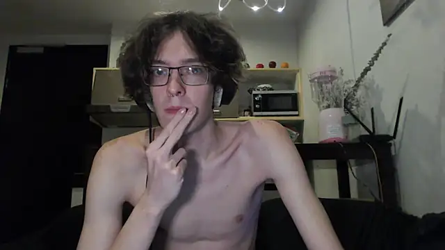 Snapshot of LovesomeCookie chatting on 8, 9, 2025 LovesomeCookie online show from 8, 9, 2025