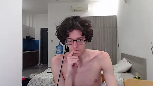 Snapshot of LovesomeCookie chatting on 12, 11, 2025 LovesomeCookie online show from 12, 11, 2025