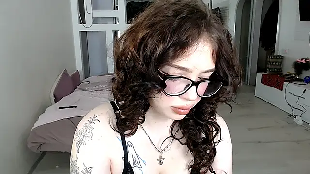 Snapshot of Hannah_xBaby chatting on 4, 2, 2026 Hannah xBaby online show from 4, 2, 2026