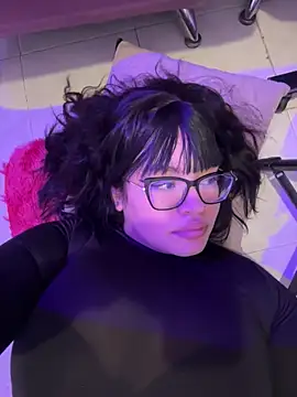 Snapshot of Emily_Taylor2 chatting on 5, 4, 2026 Emily Taylor2 online show from 5, 4, 2026