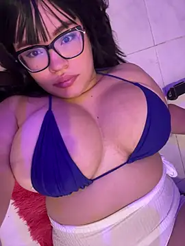 Snapshot of Emily_Taylor2 chatting on 8, 4, 2026 Emily Taylor2 online show from 8, 4, 2026