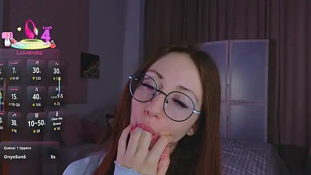 Snapshot of AvrilLeMell chatting on 20, 10, 2025 AvrilLeMell online show from 20, 10, 2025