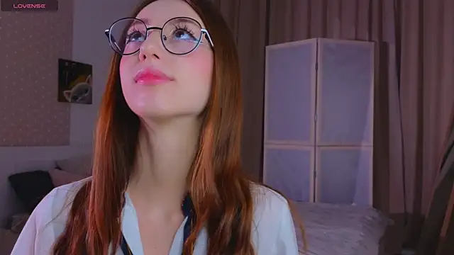 Snapshot of AvrilLeMell chatting on 17, 11, 2025 AvrilLeMell online show from 17, 11, 2025