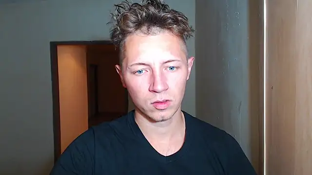 Snapshot of BlondZilla chatting on 5, 12, 2025 BlondZilla online show from 5, 12, 2025