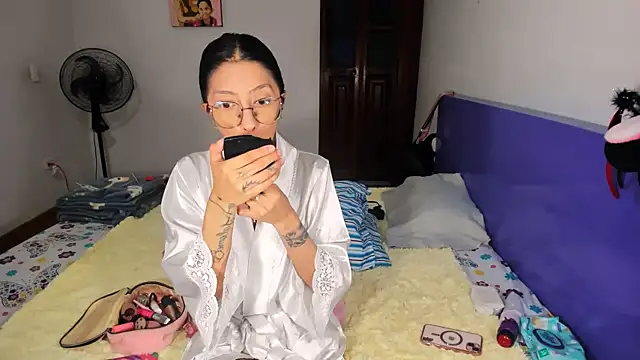 Snapshot of Anais_lux chatting on 8, 4, 2026 Anais lux online show from 8, 4, 2026