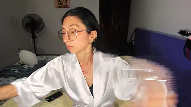 Snapshot of Anais_lux chatting on 10, 4, 2026 Anais lux online show from 10, 4, 2026