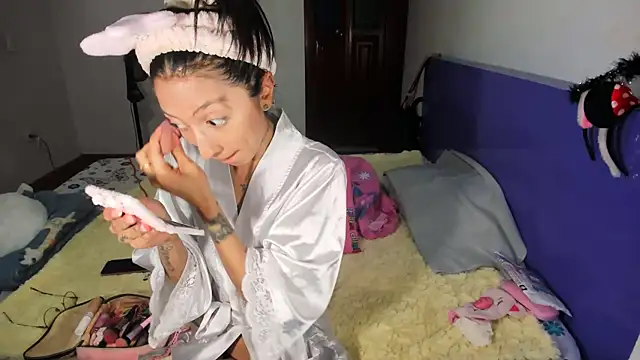 Snapshot of Anais_lux chatting on 14, 4, 2026 Anais lux online show from 14, 4, 2026