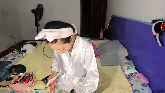 Snapshot of Anais_lux chatting on 15, 4, 2026 Anais lux online show from 15, 4, 2026