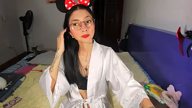 Snapshot of Anais_lux chatting on 19, 4, 2026 Anais lux online show from 19, 4, 2026